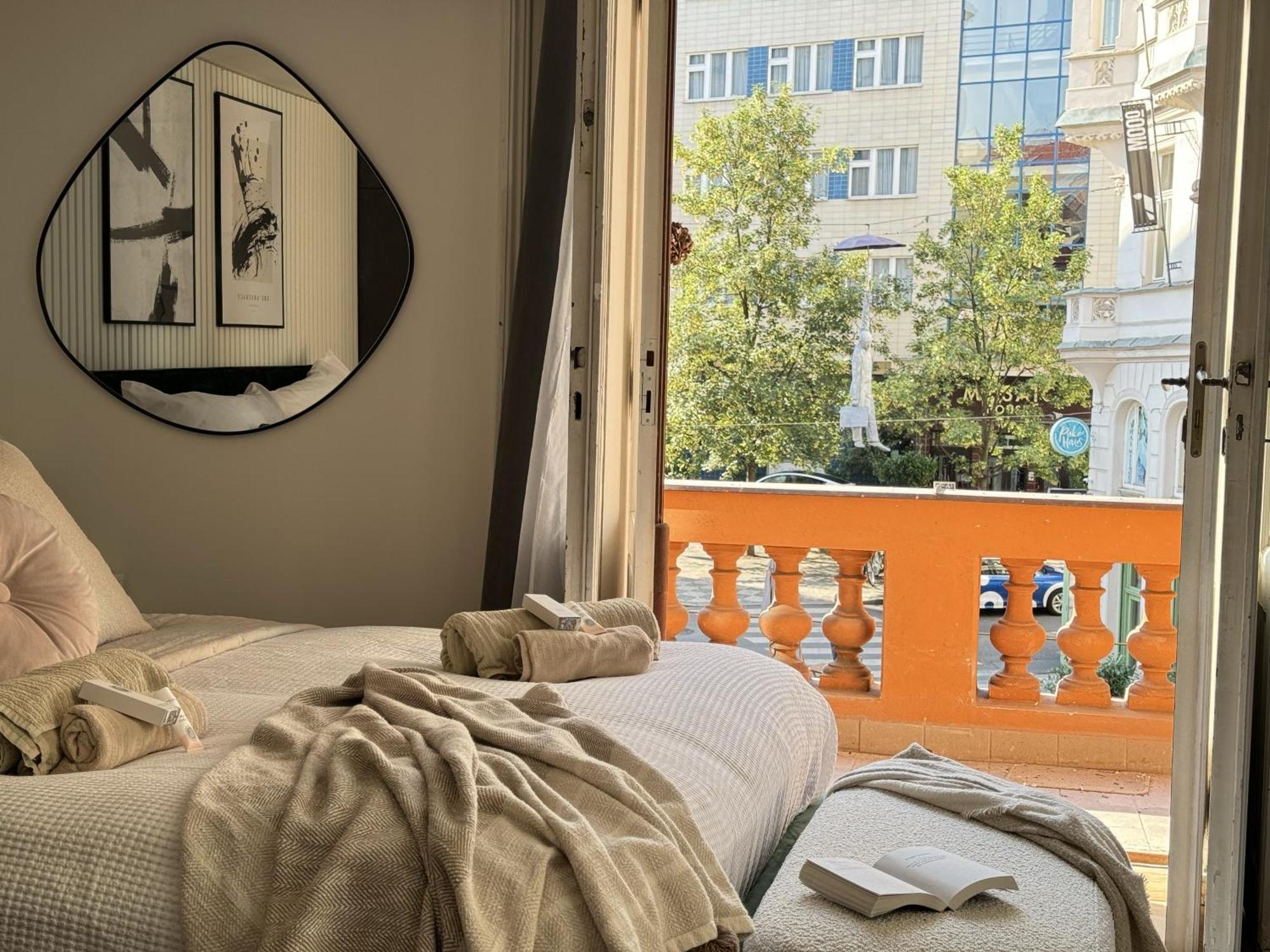 Apartment Modern High Ceiling Loft With Terrace Apartment, *